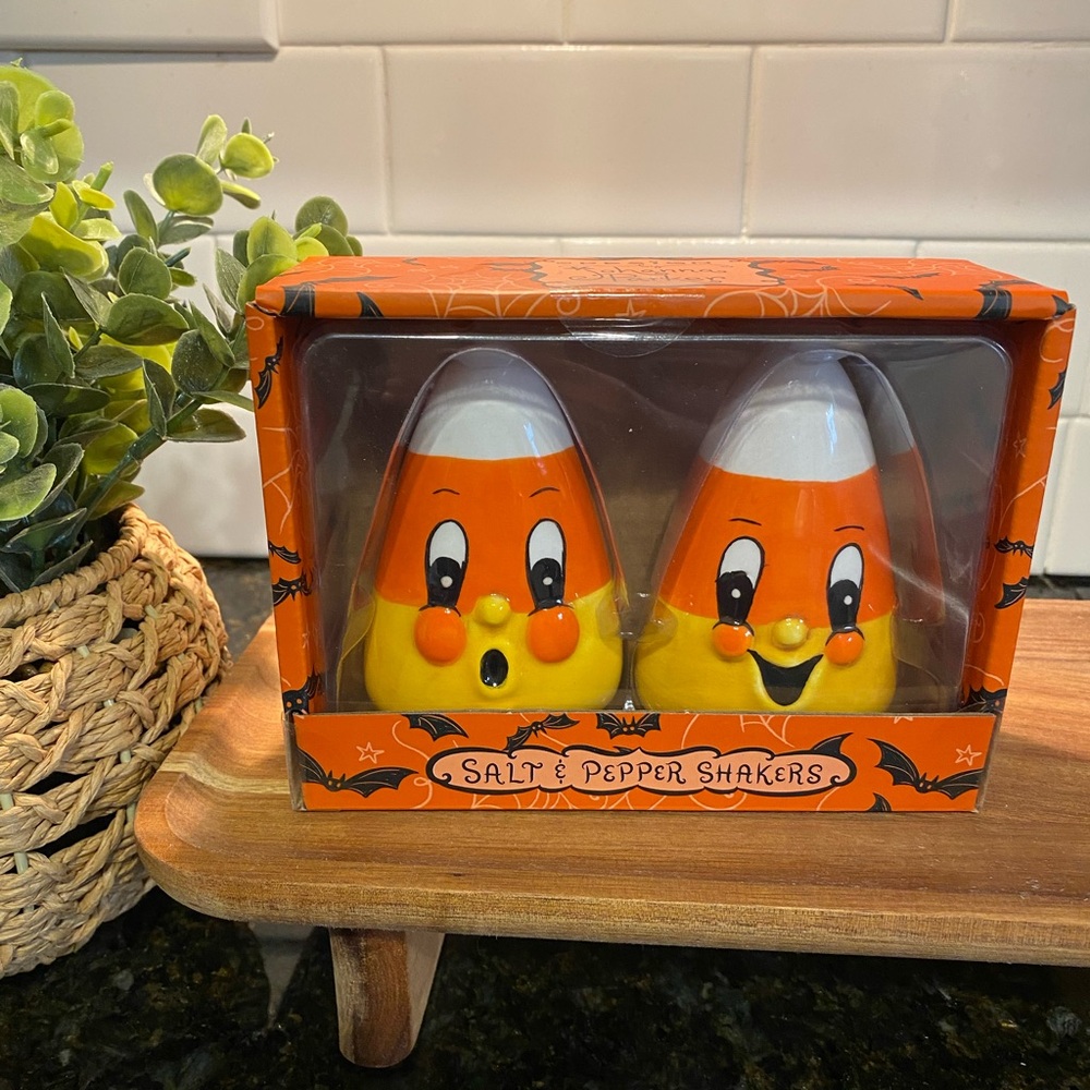 New Transpac Johanna Parker Candy Corn Salt & Pepper 
Shakers